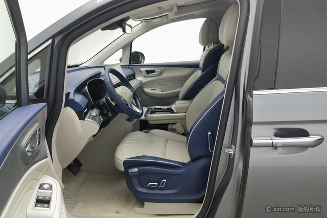 Roewe i MAX8 2021 400 TGI Supreme — фото 17