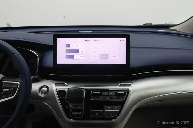 Roewe i MAX8 2021 400 TGI Supreme — фото 12
