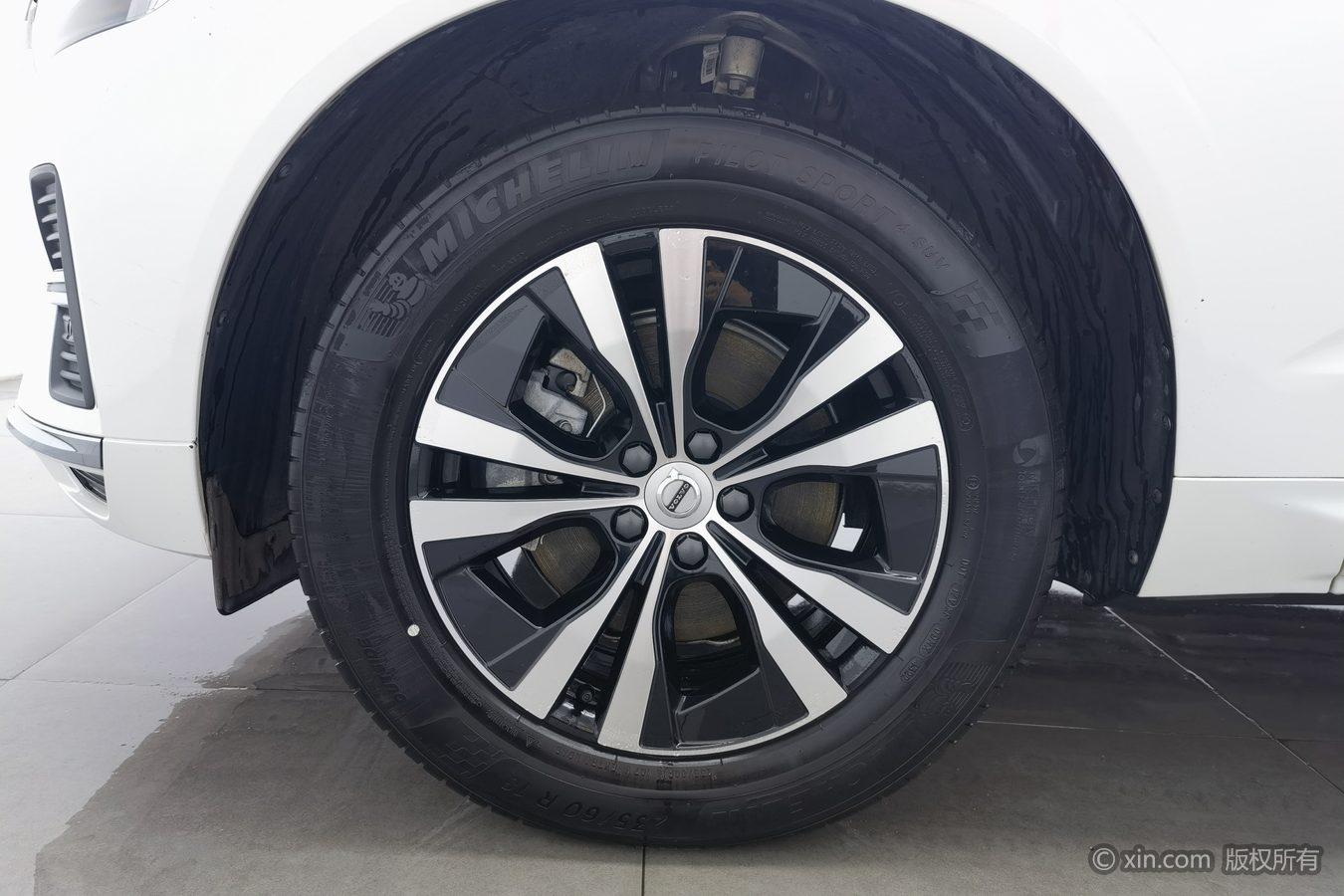 Volvo XC60 2023 B5 Luxury