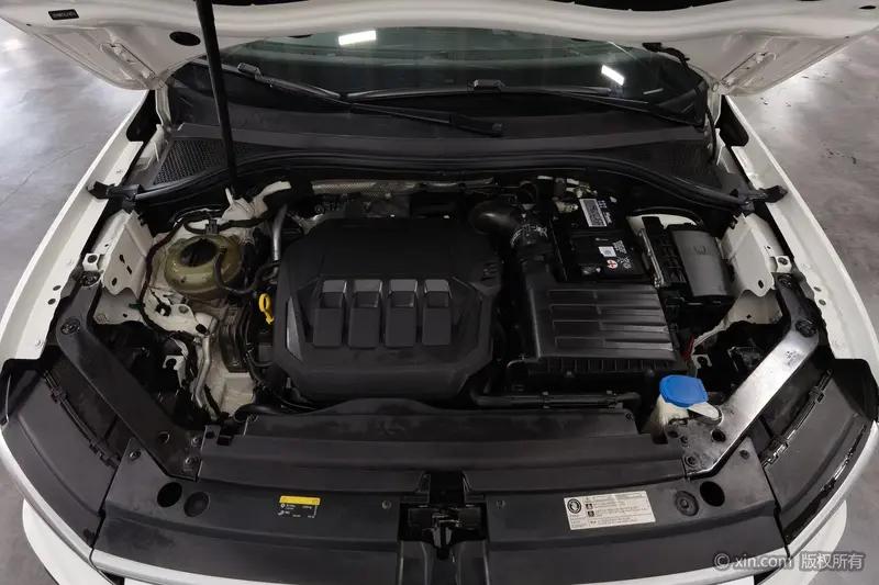Volkswagen Tiguan L 330 TSI AT 2 WD R-Line Flagship — фото 6