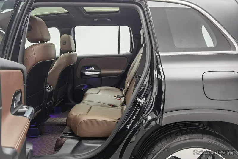 Mercedes-Benz GLB 200 — фото 14