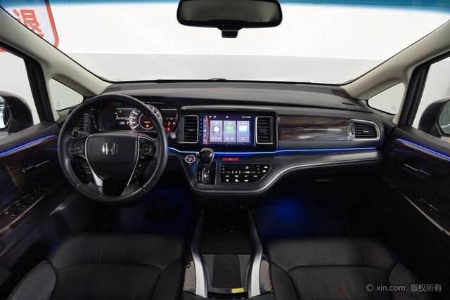 Honda Elysion 2016 2.4 L — фото 11