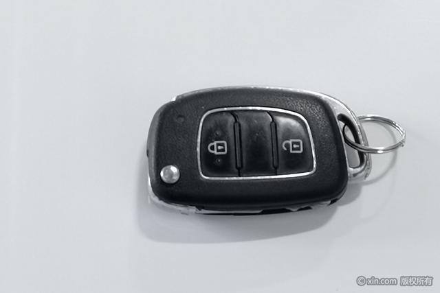 Hyundai Verna 2017 1.4 L MT V — фото 6