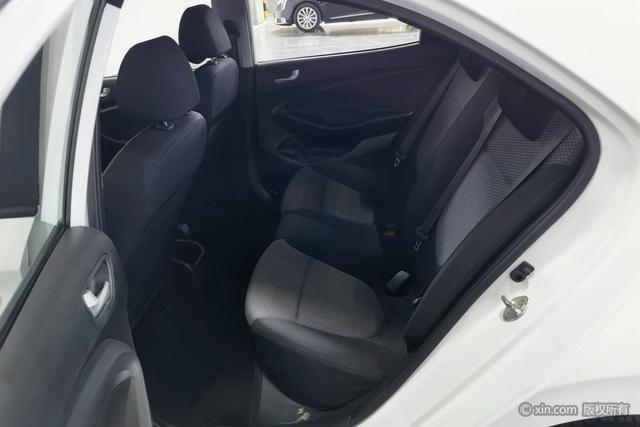 Hyundai Verna 2017 1.4 L MT V — фото 20