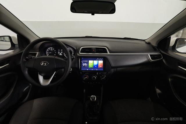 Hyundai Verna 2017 1.4 L MT V — фото 13