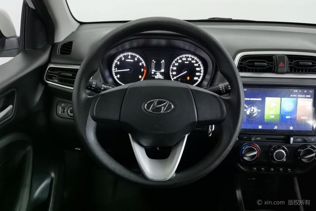 Hyundai Verna 2017 1.4 L MT V — фото 15