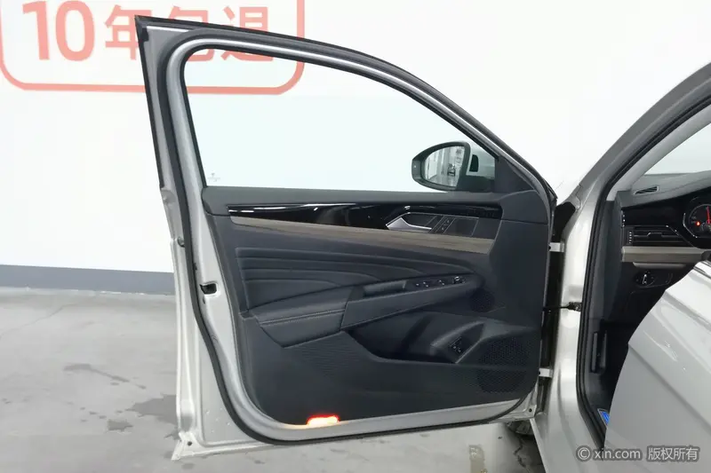 Volkswagen Passat — фото 16