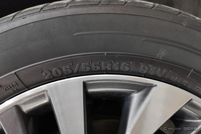 Toyota Corolla 2018 1.8 L E-CVT V — фото 10