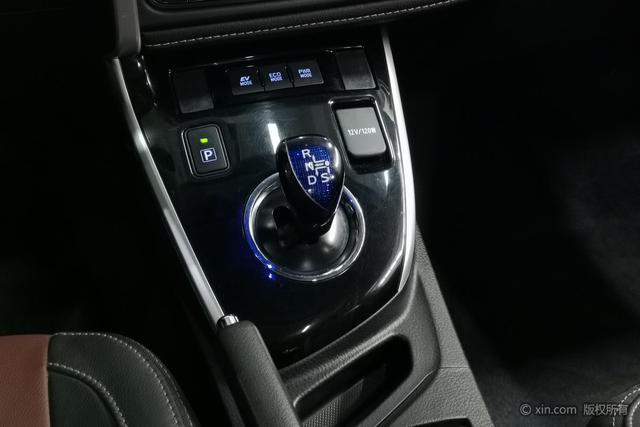 Toyota Corolla 2018 1.8 L E-CVT V — фото 16