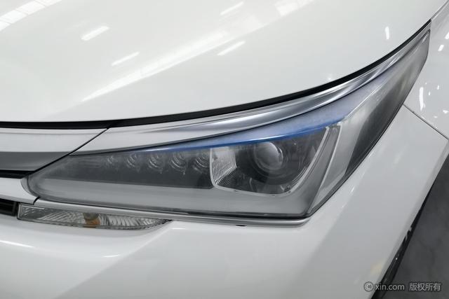 Toyota Corolla 2018 1.8 L E-CVT V — фото 7