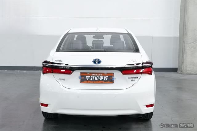 Toyota Corolla 2018 1.8 L E-CVT V — фото 3