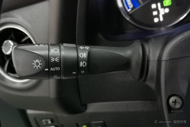 Toyota Corolla 2018 1.8 L E-CVT V — фото 17