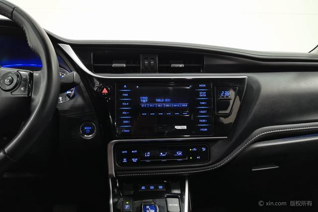 Toyota Corolla 2018 1.8 L E-CVT V — фото 12