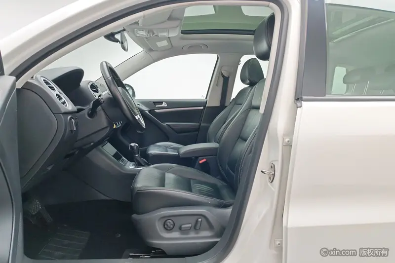 Volkswagen Tiguan — фото 12
