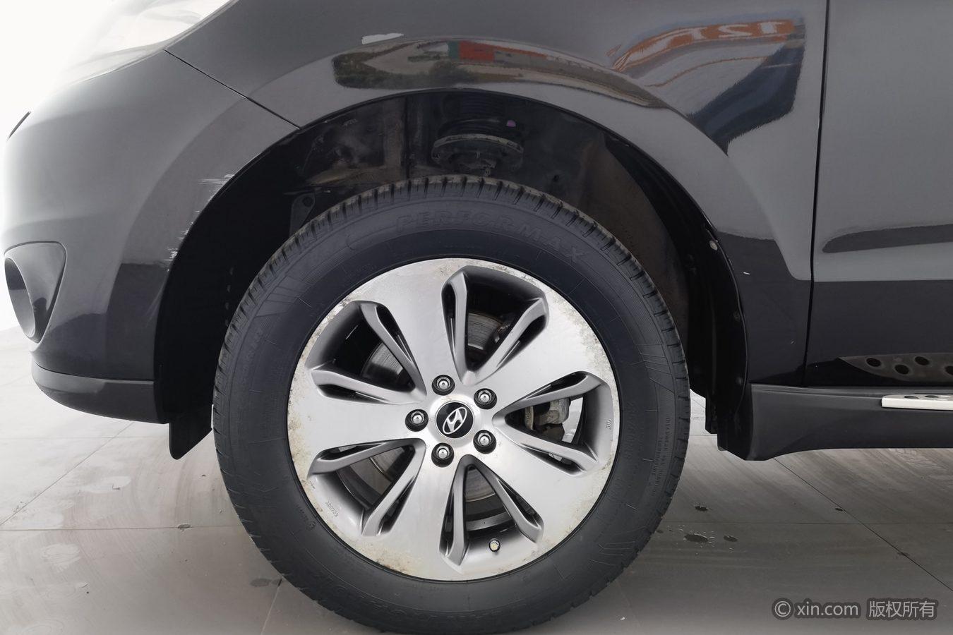 Hyundai Santa Fe 2012 2.4 мест