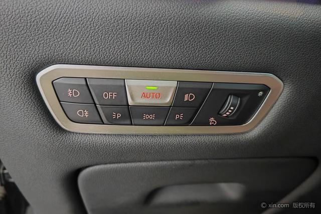 BMW X5 2019 x Drive 40i M — фото 16
