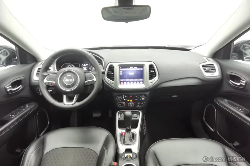 Jeep Compass — фото 9
