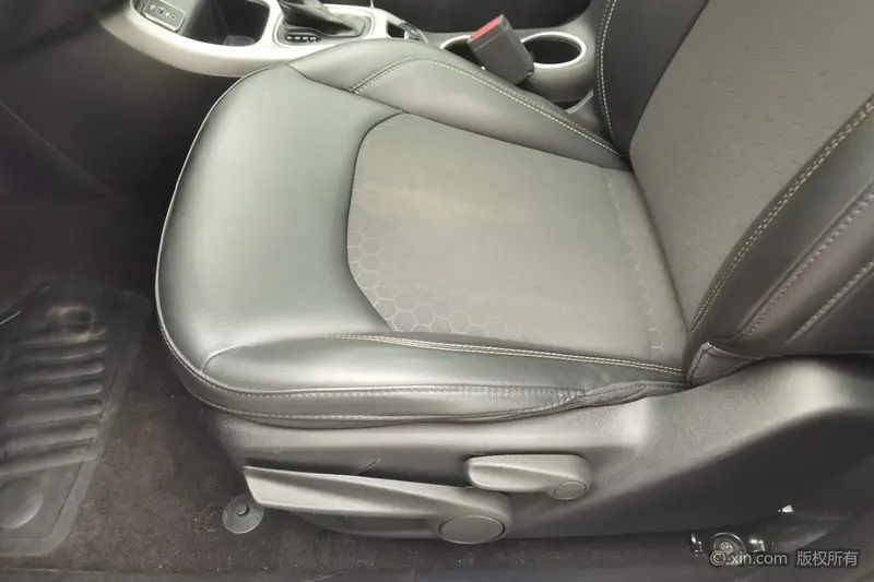Jeep Compass — фото 13