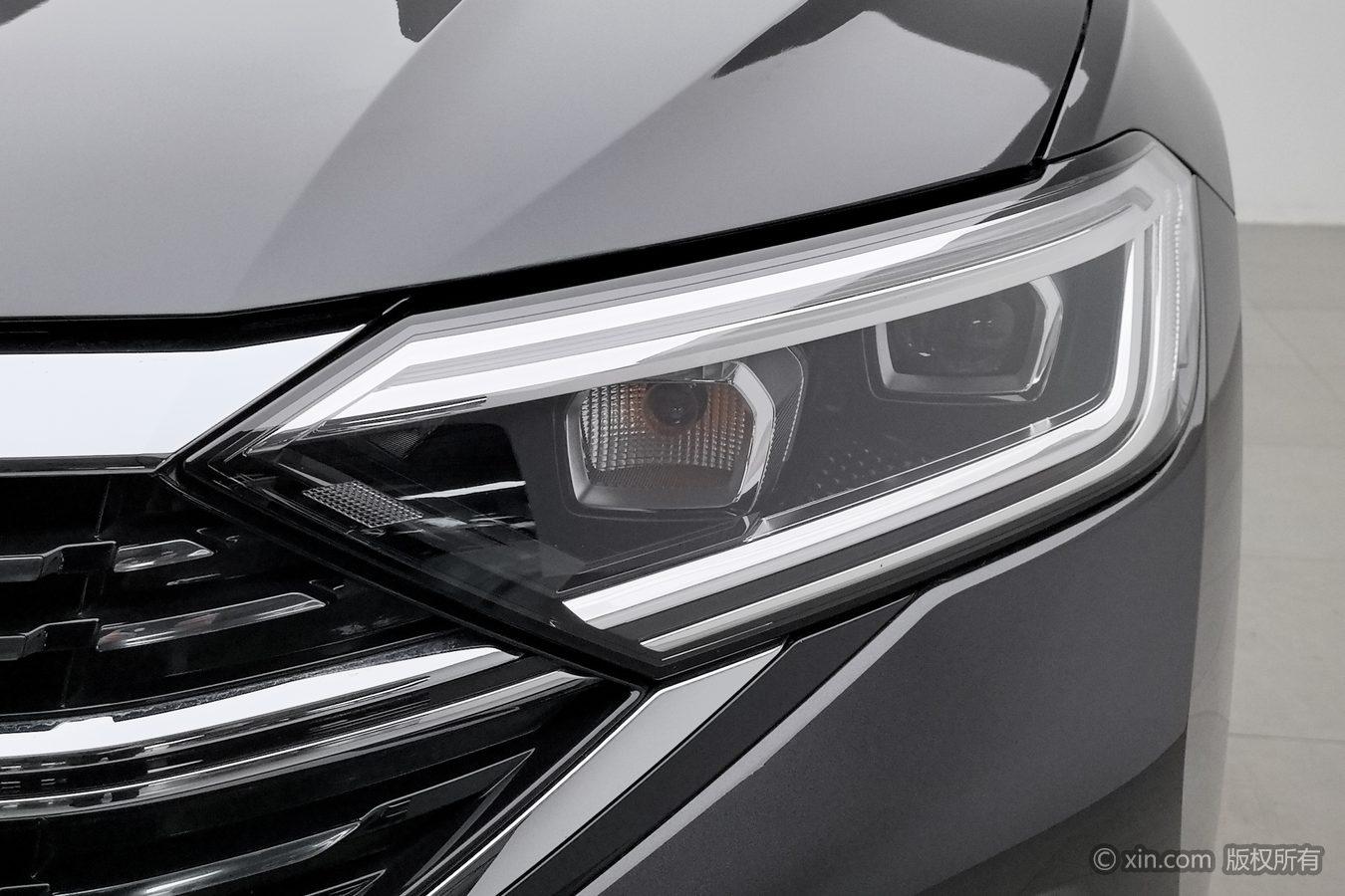 Volkswagen Sagitar 2025 300TSI DSG