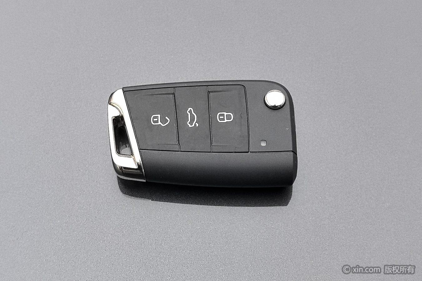 Volkswagen Sagitar 2025 300TSI DSG