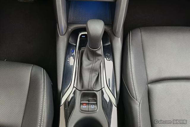 Toyota Frontlander 2022 2.0 L CVT PLUS — фото 14