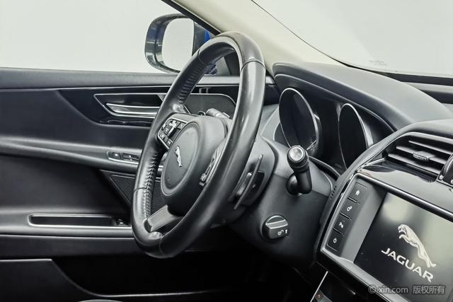 Jaguar XEL 2018 2.0 T 200 PS — фото 11