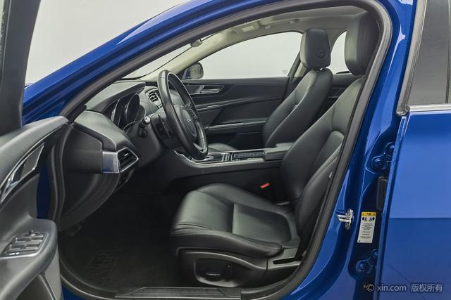 Jaguar XEL 2018 2.0 T 200 PS — фото 17