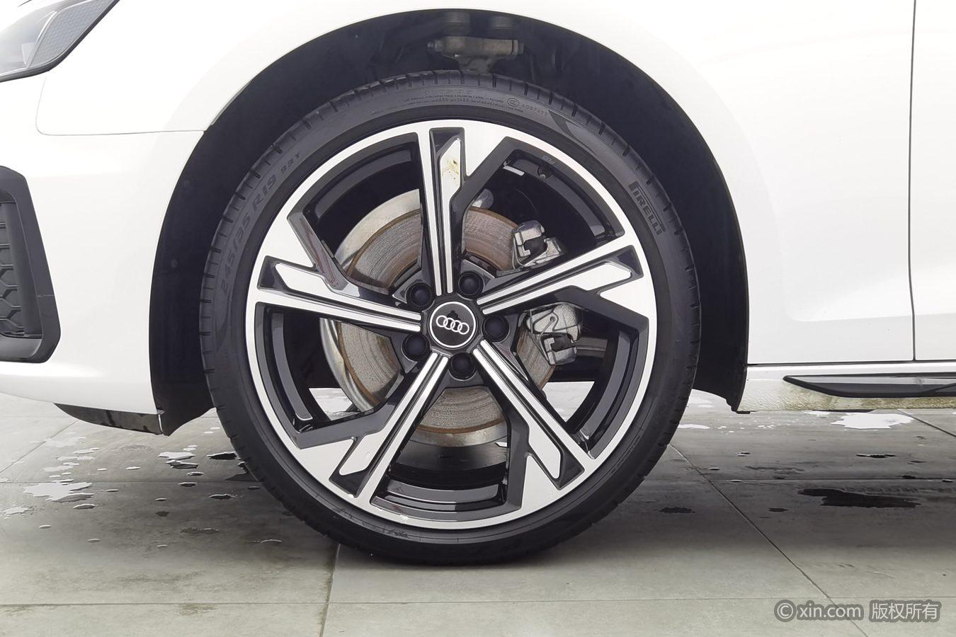 Audi A4L 2024 40 TFSI Luxury
