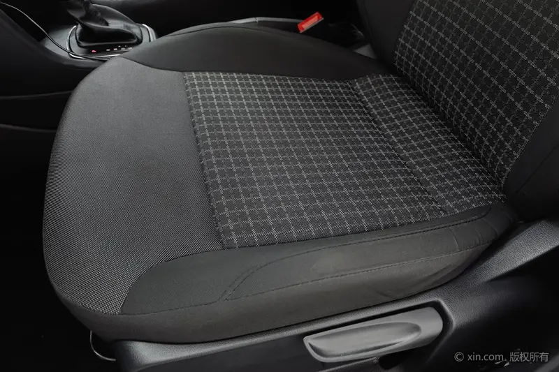 Volkswagen Polo 1.4 L AT Comfort — фото 13