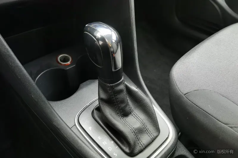 Volkswagen Polo 1.4 L AT Comfort — фото 10
