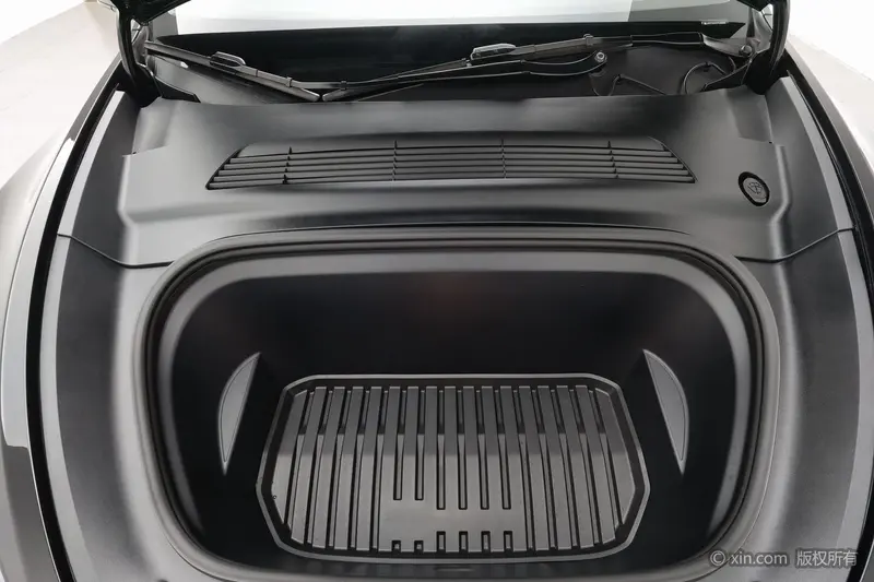 Tesla Model Y — фото 17