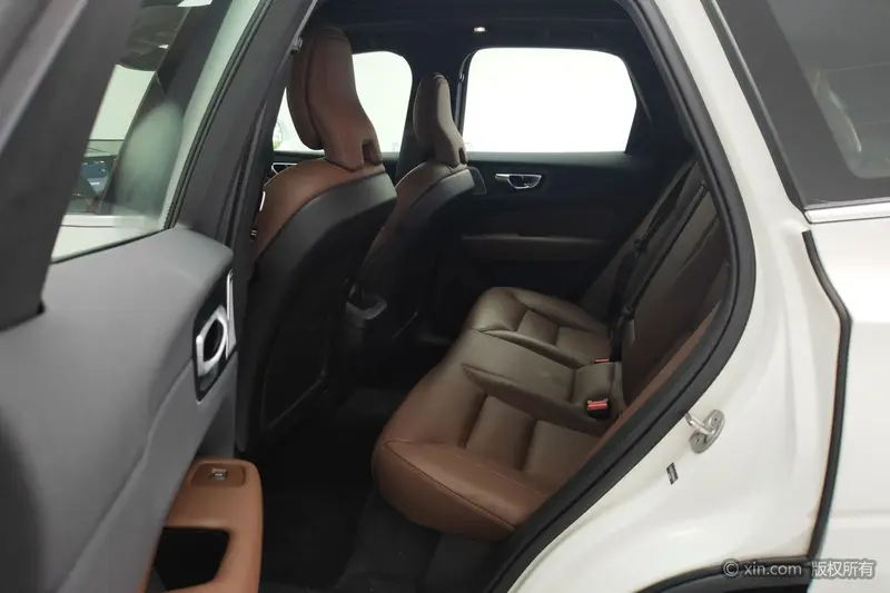 Volvo XC60 — фото 14