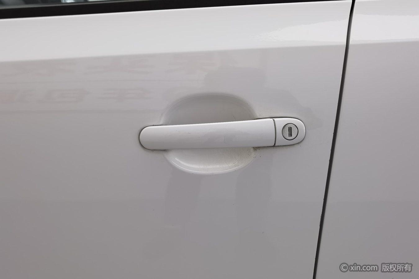 Volkswagen Polo 2013 1.4L MT