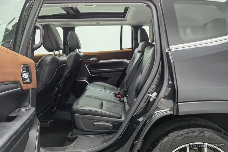 Jeep Grand Commander — фото 14