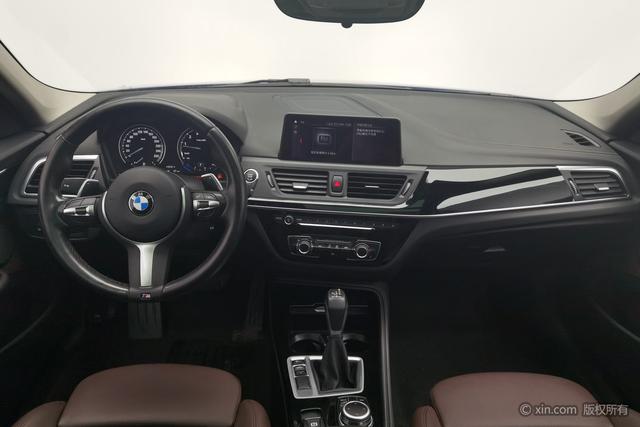 BMW 1-Series 2019 120i Leading M — фото 12