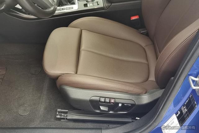 BMW 1-Series 2019 120i Leading M — фото 18