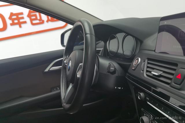 BMW 1-Series 2019 120i Leading M — фото 11