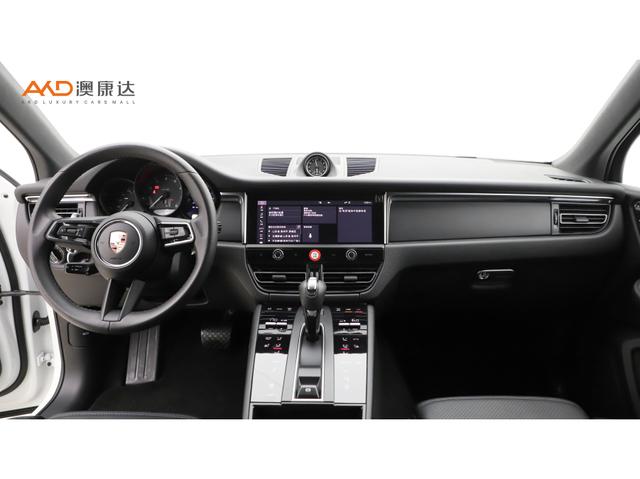 Porsche Macan 2023 Macan 2.0 T — фото 6