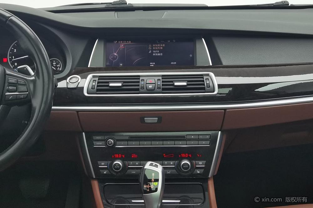BMW 5 Series GT, фото 12