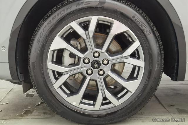 Ford Edge 2023 L 2.0 T Eco Boost 4 WD — фото 8