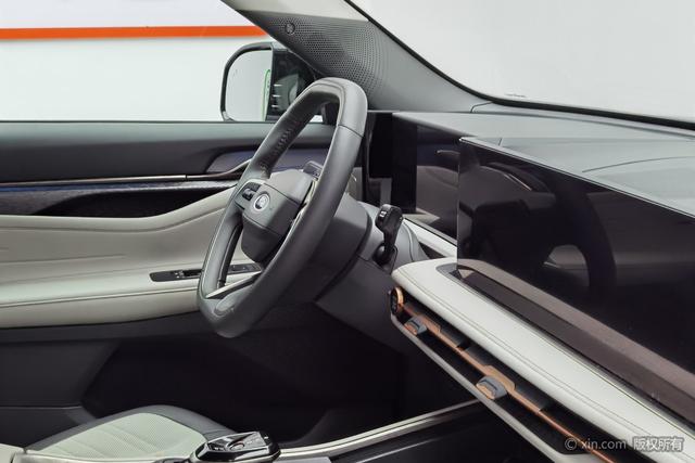 Ford Edge 2023 L 2.0 T Eco Boost 4 WD — фото 16