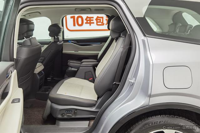 Ford Edge 2023 L 2.0 T Eco Boost 4 WD — фото 20