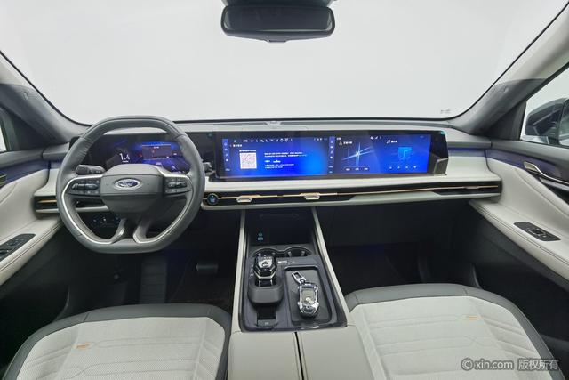 Ford Edge 2023 L 2.0 T Eco Boost 4 WD — фото 12