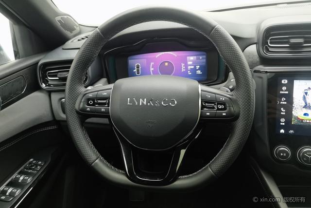 Lynk & Co 03 2021 1.5 TD DCT Plus — фото 13