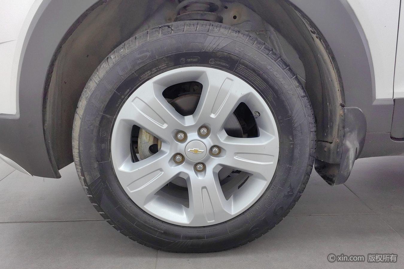 Chevrolet Captiva 2015 2.4L Luxury 5 мест
