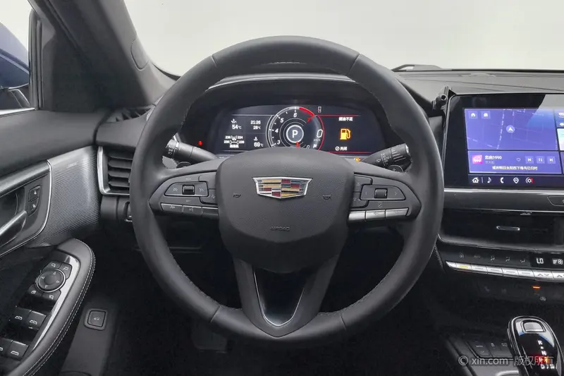 Cadillac CT5 — фото 9