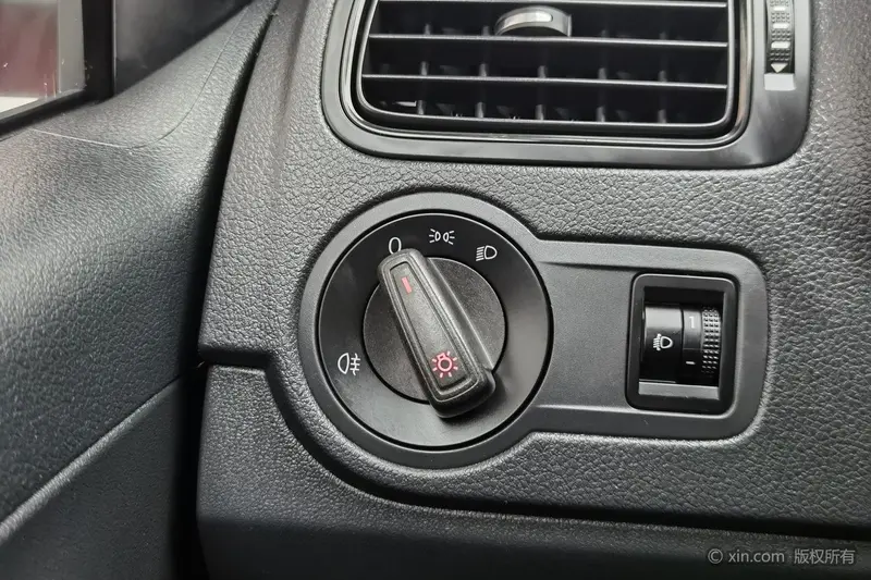 Volkswagen Polo 1.4 L MT — фото 11
