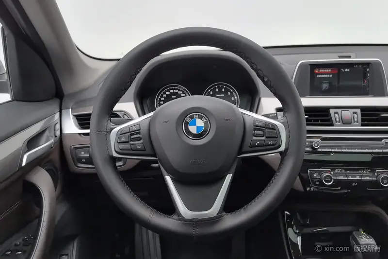 BMW X1 — фото 9