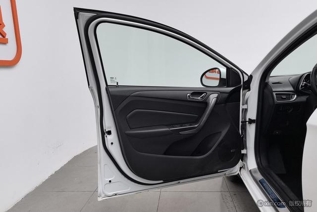 Chery Arrizo 5 2016 1.5 L CVT — фото 20