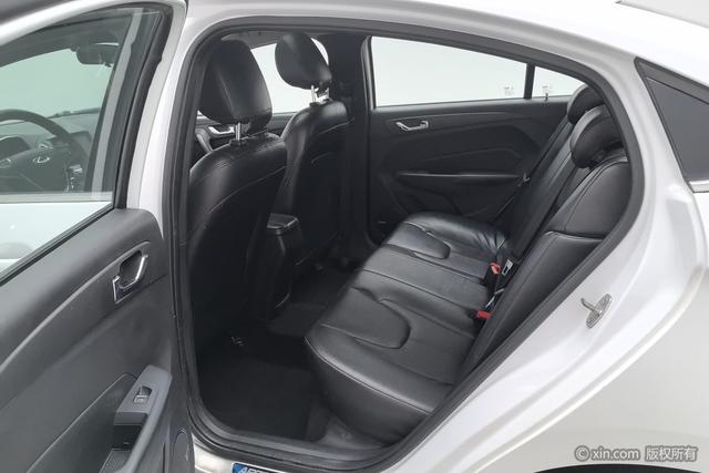 Chery Arrizo 5 2016 1.5 L CVT — фото 18